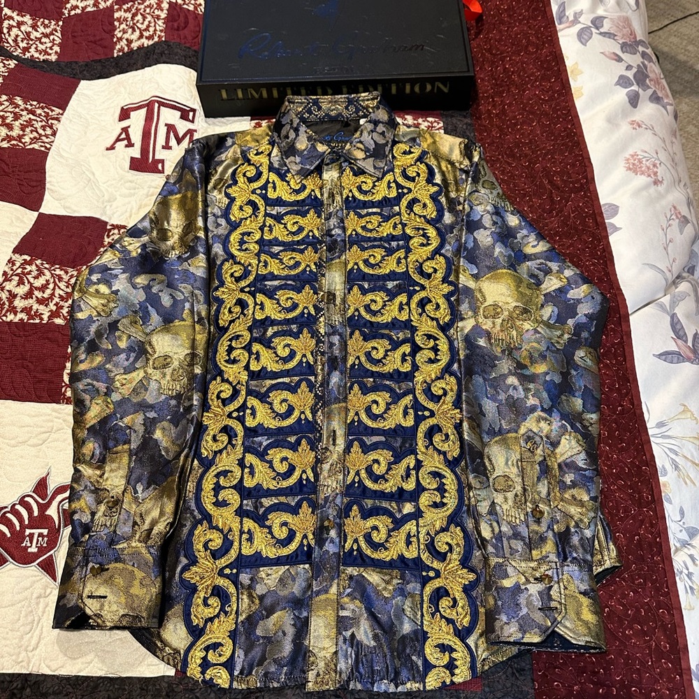 Robert Graham “The Jebb bold” Comes with original limited edition “chest” box